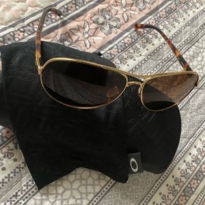 Oakley Feedback Sunglasses - Gold Tortoise Frame with Brown Polarized Lenses